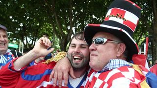 Hrvatski navijači okupirali Saint-Etienne pred utakmicu između Hrvatske i Češke. Photo: Sanjin Strukić/PIXSELL