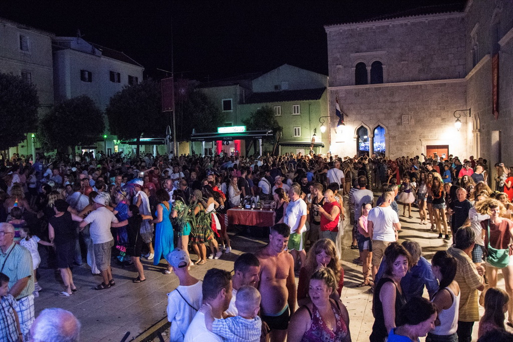 Paški ljetni karneval 2017 – maškarana povorka