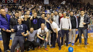 Humanitarno gledanje utakmice Zadar-Cibona (85-84) u Jazinama Humanitarno gledanje utakmice Zadar-Cibona (85-84) u Jazinama