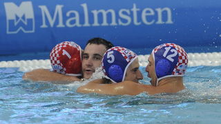 Zagreb, 070910.Bazen na Savi.29. Europsko Prvenstvo u vaterpolu, prva polufinalna susret izmedju Hrvatske i Srbije.Na slici: slavlje nakon zavrsetka i pobjede nad srbima te ulazak u finale.Foto: Drago Sopta / CROPIX