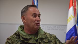 Ministar Krstičević posjetio eskadrilu transportnih helikoptera Ministar Krstičević posjetio eskadrilu transportnih helikoptera