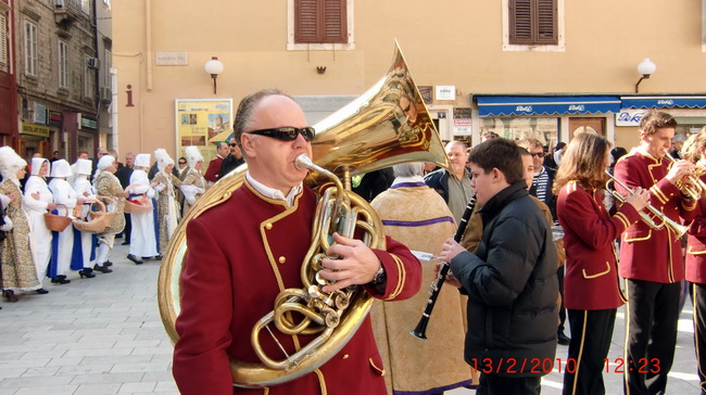 Zadarski karneval 2010: KUD “Druzina” Pag na Narodnom trgu