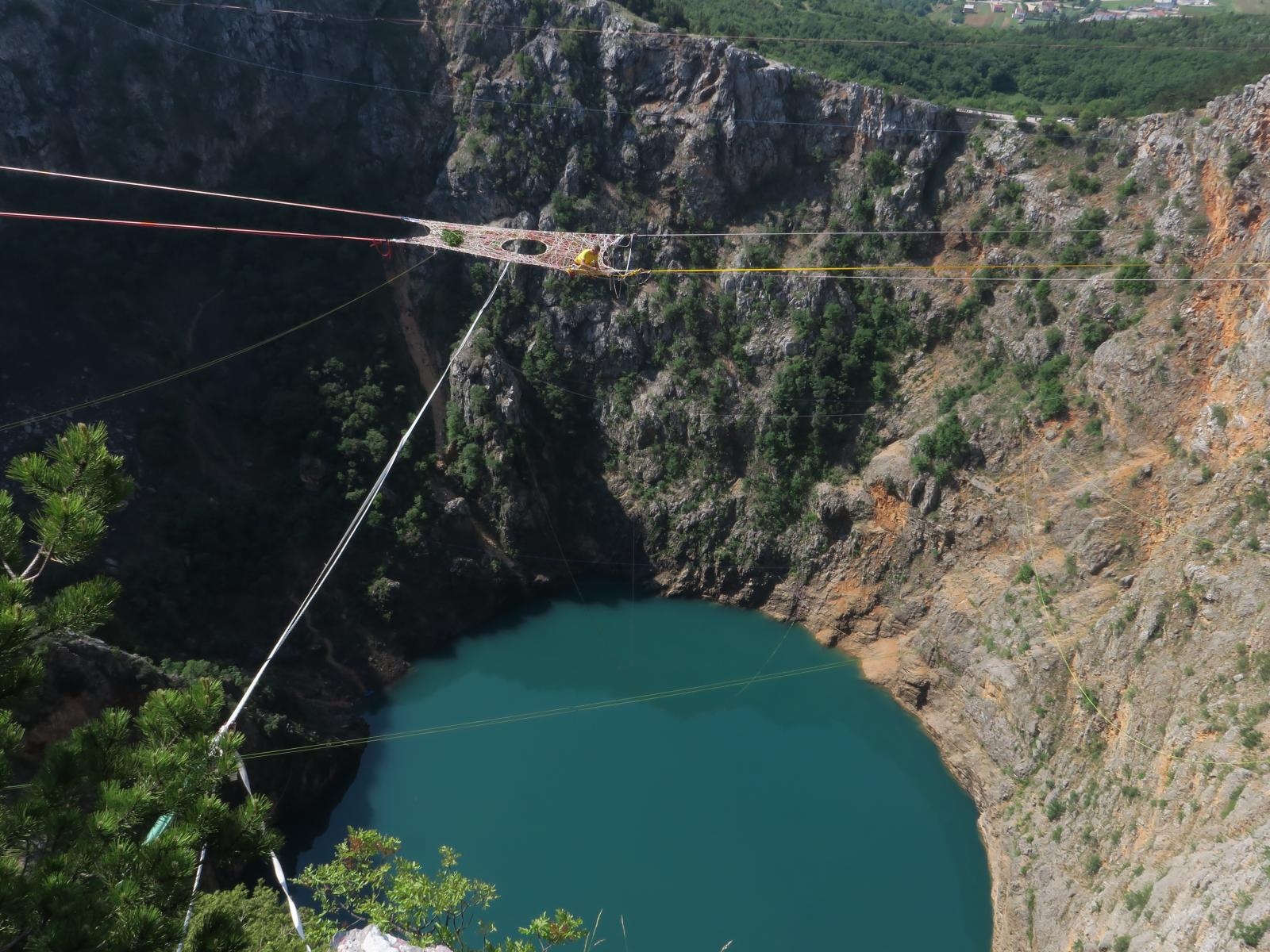 Rap jumping, Crveno jezero