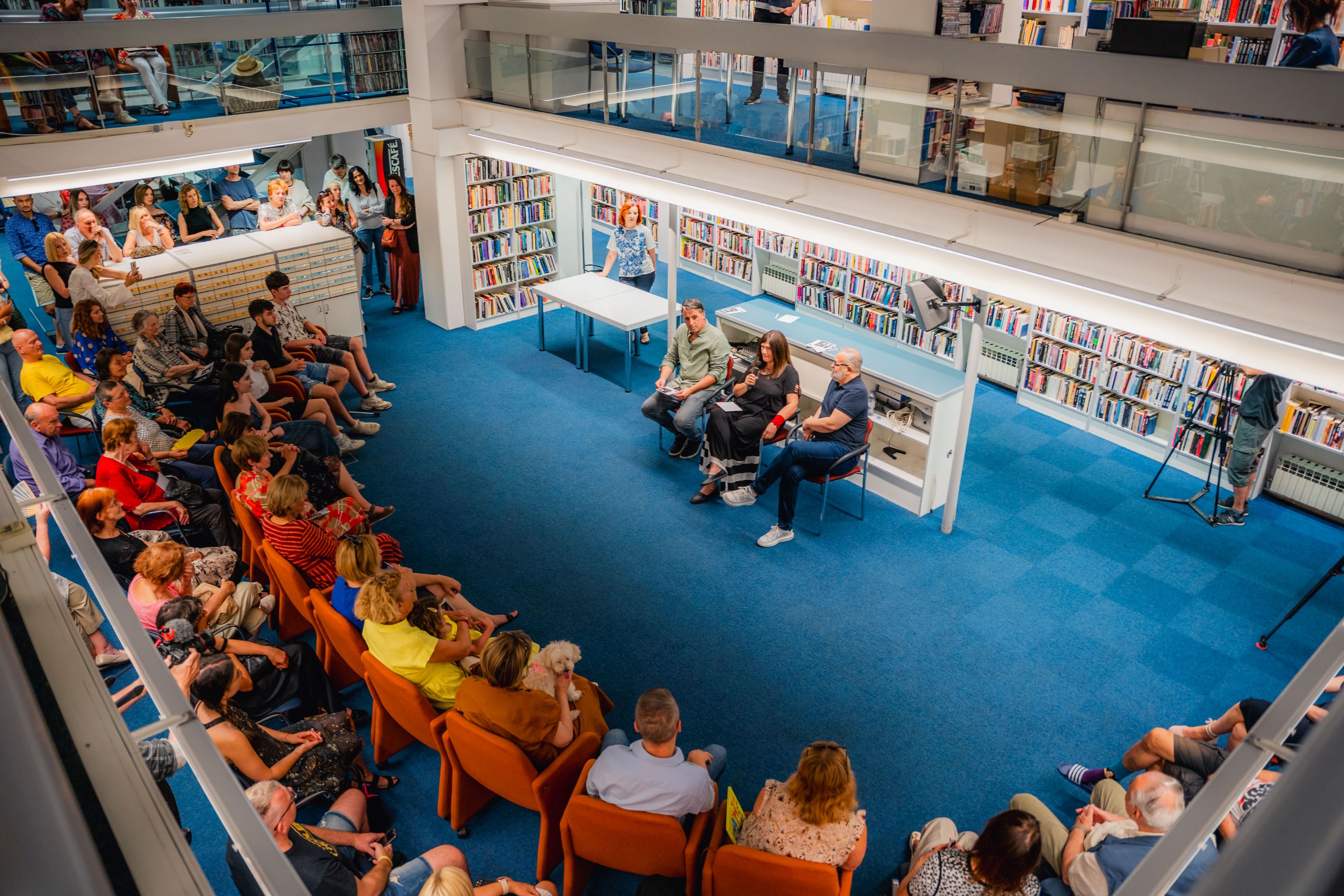 Mak Vejzović otvorio vrata očevog ateljea kroz izložbu “Atelijer” Mak Vejzović otvorio vrata očevog ateljea kroz izložbu “Atelijer”