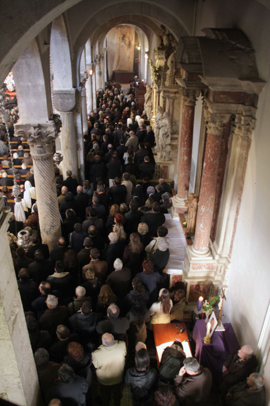 Posljednji ispraćaj nadbiskupa Marijana Oblaka