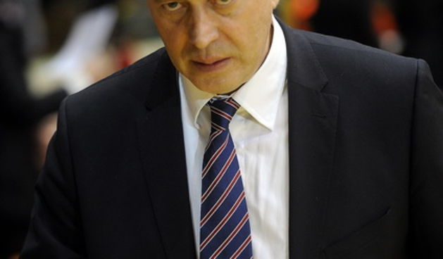 Sutinska vrela, 160110. Trenutno se u sportskoj dvorani u Sutinskim vrelima igra 16.kolo regionalne NLB lige izmedju KK Cedevite i KK Zadra. Na slici: trener KK Zadra Zmago Sagadin izasao je pognute glave s terena. Foto: SIme Sokota / CROPIX