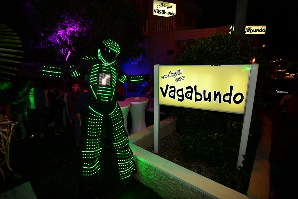 Nostromo & Vagabundo Vir: DJ Djuka i Led robot Nostromo & Vagabundo Vir: DJ Djuka i Led robot