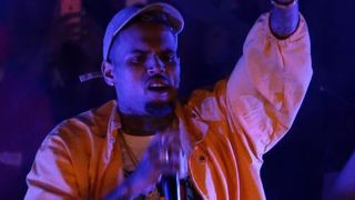 Novalja, Zrce – Koncert Chrisa Browna, koji je trebao biti odrzan na plazi Zrce, zbog jakog vjetra je otkazan te je, umjesto na plazi, Chris Brown koncert odrzao u prepunom klubu Aquarius. Photo: Dalibor Urukalovic/PIXSELL Novalja, Zrce – Koncert Chrisa Browna, koji je trebao biti odrzan na plazi Zrce, zbog jakog vjetra je otkazan te je, umjesto na plazi, Chris Brown koncert odrzao u prepunom klubu Aquarius. Photo: Dalibor Urukalovic/PIXSELL