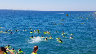 Sasvim osoban doživljaj – 10. dm Millennium Jump sa zadarske rive. Foto: Mladen Malik Barba Sasvim osoban doživljaj – 10. dm Millennium Jump sa zadarske rive. Foto: Mladen Malik Barba