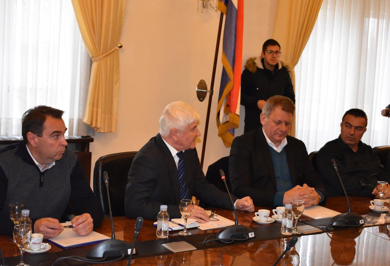 Zadarski župan Božidara Longin održao sastanak s gradonačelnicima i načelnicima Zadarski župan Božidara Longin održao sastanak s gradonačelnicima i načelnicima