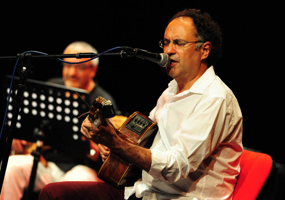 Zadar, .24.07.2012. snimio: Nenad Marčev
Brasil acoustic
Magda Mendes – vokal
Marcelo Godoy – vokal & akustična gitara
Nelson Latif – cavaquinho & akustična gitara
Gosti:
Renato Švorinić, bas,
Jadran Dučić Čićo, bubnjevi
Nebojša, ha Zadar, .24.07.2012. snimio: Nenad Marčev
Brasil acoustic
Magda Mendes – vokal
Marcelo Godoy – vokal & akustična gitara
Nelson Latif – cavaquinho & akustična gitara
Gosti:
Renato Švorinić, bas,
Jadran Dučić Čićo, bubnjevi
Nebojša, ha