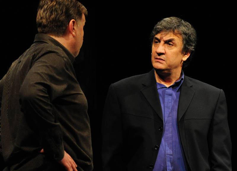 Predstava “Art” u HNK Zadar, foto: Nenad Marčev Predstava “Art” u HNK Zadar, foto: Nenad Marčev