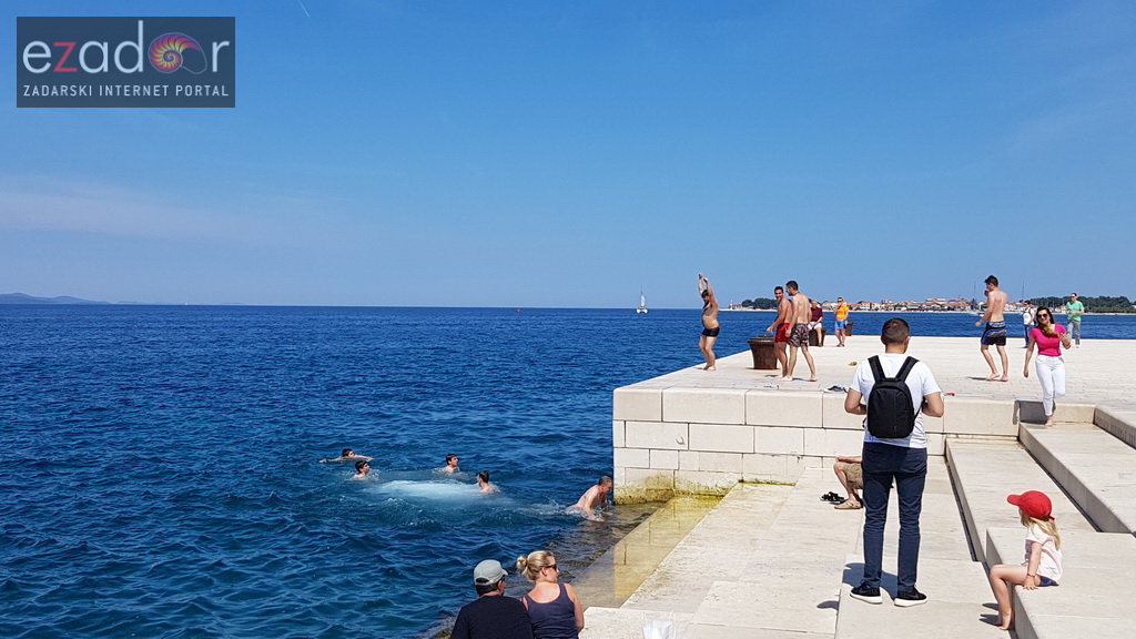 Ludijada maturanata na zadarskoj rivi