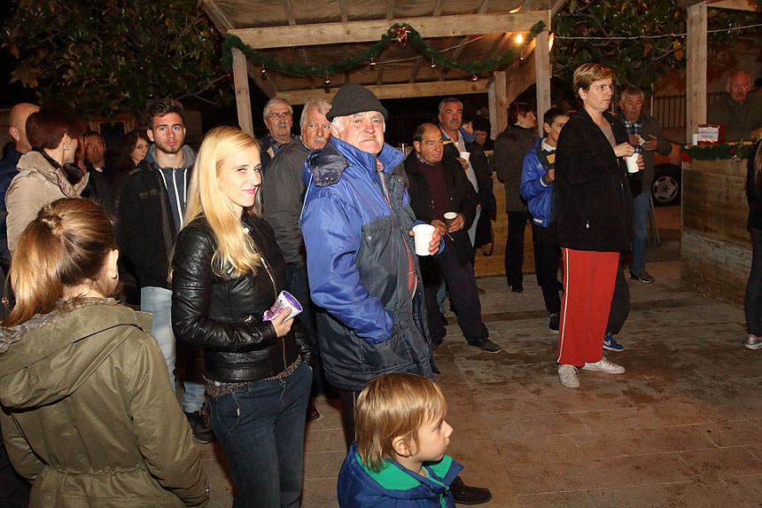 Bibinje: Božićni sajam na Trgu Franje Tuđmana Bibinje: Božićni sajam na Trgu Franje Tuđmana