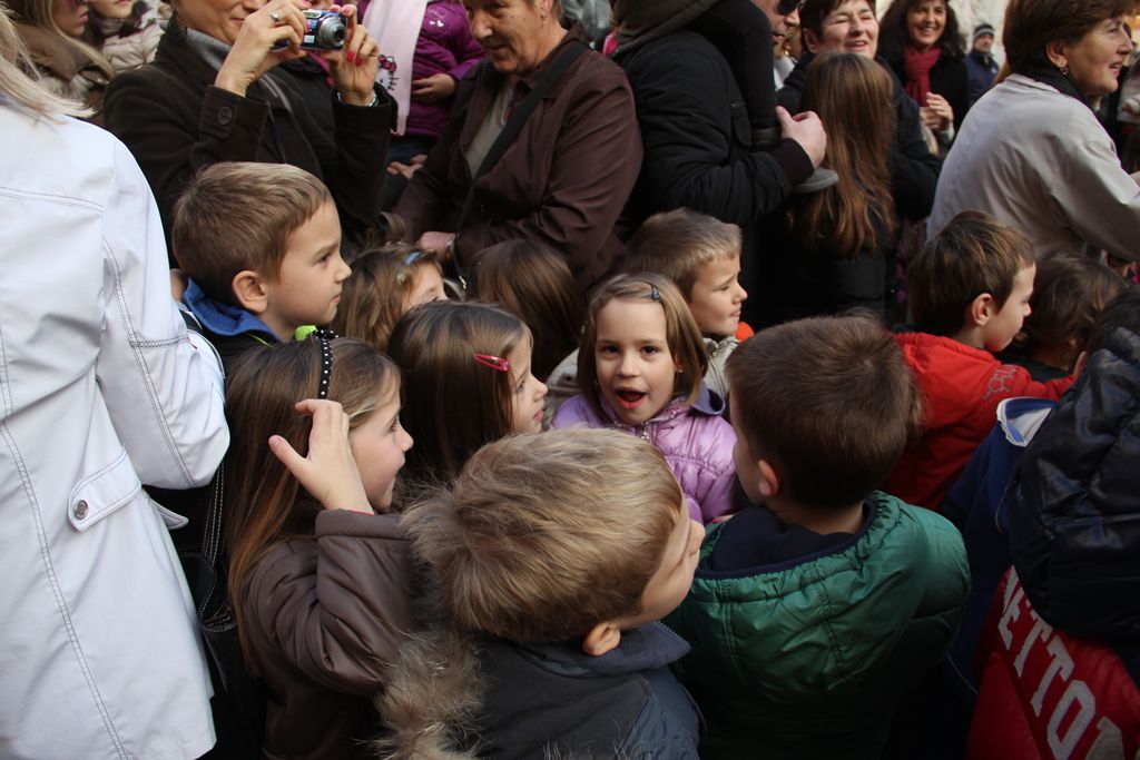 Sveta Luce oduševila mališane u gradu
