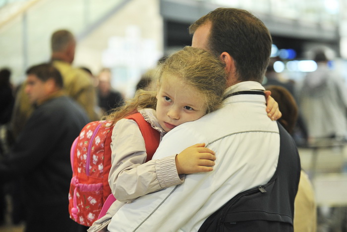 Zagreb, 250912.
Zracna luka Zagreb.
Jutros je iz zagrebacke zracne luke s roditeljima otputovala djevojcica Stephanie Milda (5), koja boluje od teske malformacije mozga.
Za operaciju u Chicagu humanitarnim akcijama i dobrovoljnim prilozima prikupljeno je