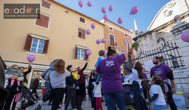 Zadarski Palčići pustili u zrak stotine ljubičastih balona