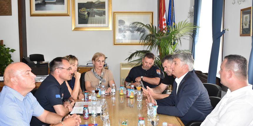 Župan Longin i ravnatelj DUZS-a Lozančić o sigurnosnoj pripremi sezone Župan Longin i ravnatelj DUZS-a Lozančić o sigurnosnoj pripremi sezone