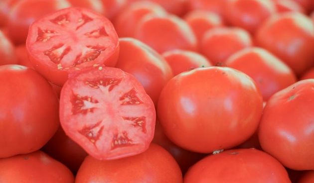 Pomidor, rajčica, pijaca, placa,   09.08.2014., Zagreb – Dnevna ponuda svjezeg povrca na trznici Dolac. Photo: Grgur Zucko/PIXSELL