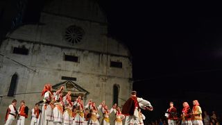 Nastup ansambla Lado ispred crkve sv. Marije ; foto Iva Perinčić Nastup ansambla Lado ispred crkve sv. Marije ; foto Iva Perinčić