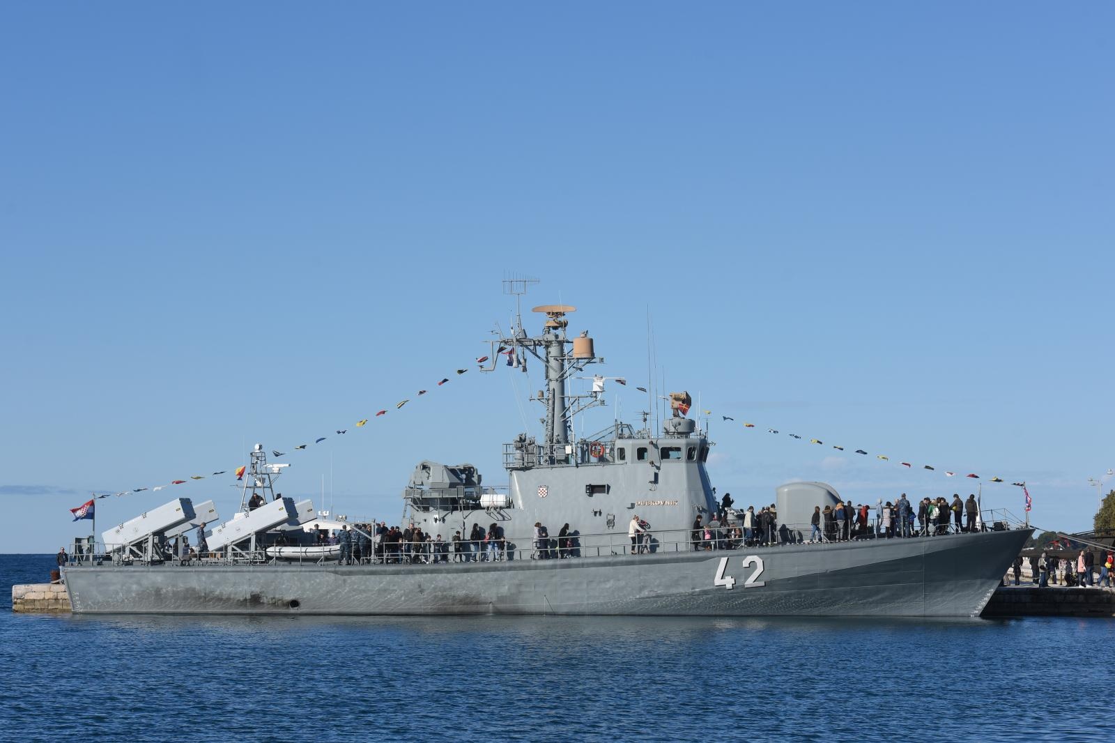 Otvorena izložba vojne opreme, oružja i vozila na zadarskoj rivi