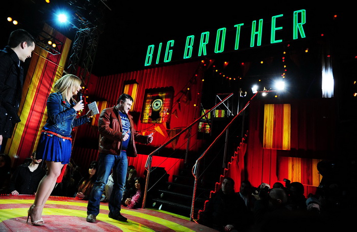 Beograd, 130311.
Nova sezona regionalnog reality show-a Big Brotheru cijoj kuci sudjeluju stanari iz Hrvatske, Makedonije, Srbije, Crne Gore te Bosne i Hercegovine. Stanari su smjesteni u Pionirskom gradu na Kostunjaku.
Na fotografiji: voditeljica Anton Beograd, 130311.
Nova sezona regionalnog reality show-a Big Brotheru cijoj kuci sudjeluju stanari iz Hrvatske, Makedonije, Srbije, Crne Gore te Bosne i Hercegovine. Stanari su smjesteni u Pionirskom gradu na Kostunjaku.
Na fotografiji: voditeljica Anton