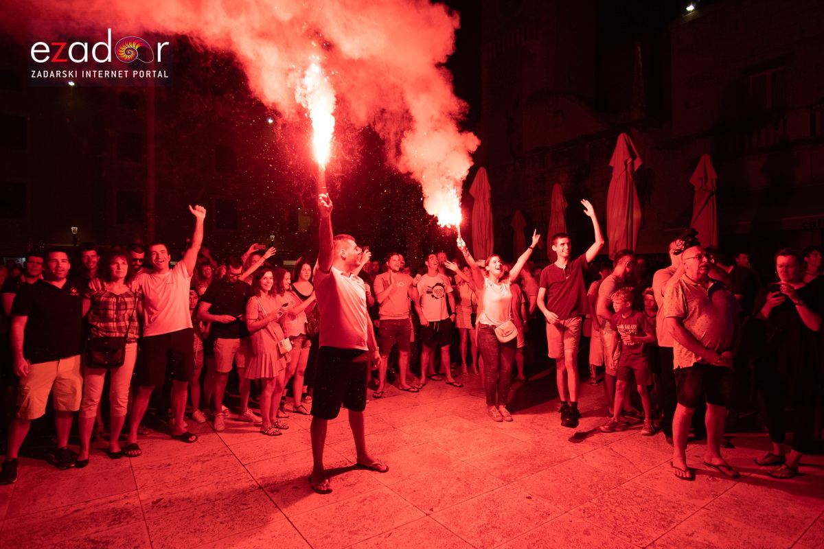 Svečani doček svjetskih prvaka Mihovila i Šime Fantele na Narodnom trgu Svečani doček svjetskih prvaka Mihovila i Šime Fantele na Narodnom trgu