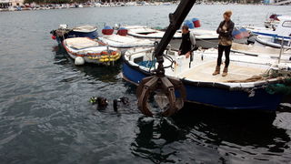 Ronioci kluba Sv. Roko izronili dio starog srušenog mosta u Jazinama, Foto: Mladen Malik