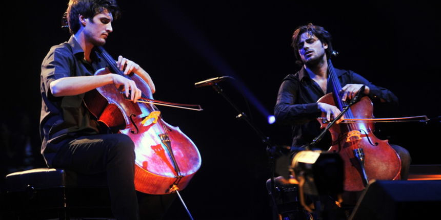 Zagreb, 280411.
KD Vatroslav Lisinski.
Dobrotvorni koncert – Lisinski za Japan.
Na slici: nastup violoncelista Stjepana Hausera i Luke Sulica.
Foto: Boris Kovacev / CROPIX Zagreb, 280411.
KD Vatroslav Lisinski.
Dobrotvorni koncert – Lisinski za Japan.
Na slici: nastup violoncelista Stjepana Hausera i Luke Sulica.
Foto: Boris Kovacev / CROPIX