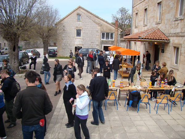 Humanitani uskrsni konvoj Zadar – Oklaj