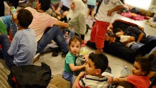 Izbjeglice i imigranti na željezničkom kolodvoru Keleti ulicama Budimpešte, Photo: Marko Jurinec/PIXSELL Izbjeglice i imigranti na željezničkom kolodvoru Keleti ulicama Budimpešte, Photo: Marko Jurinec/PIXSELL
