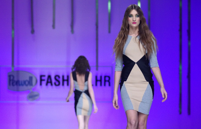 Zagreb, 150313.
Zagrebacki Velesajam.
Odrzana je treca vecer revije Perwoll Fashion.hr na kojoj su svoje kreacije predstavili Martina Felja, Morana Krklec, Young at Squat, Marina Design i Envy Room.
Na fotografiji: kreacije Martina Felja.
Foto: Marko To Zagreb, 150313.
Zagrebacki Velesajam.
Odrzana je treca vecer revije Perwoll Fashion.hr na kojoj su svoje kreacije predstavili Martina Felja, Morana Krklec, Young at Squat, Marina Design i Envy Room.
Na fotografiji: kreacije Martina Felja.
Foto: Marko To