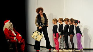 Plesna udruga Gesta: Božićni šoping u SuperOvoj, Foto: Željko Karavida Plesna udruga Gesta: Božićni šoping u SuperOvoj, Foto: Željko Karavida