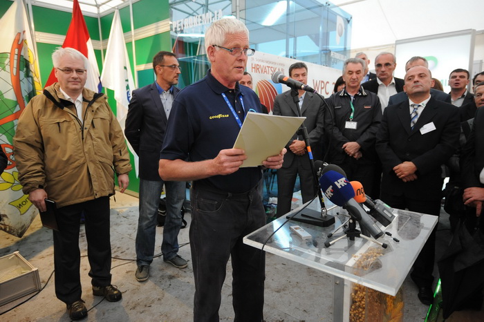 Biograd,130912.
Otvorenje 59. svjetskog prvenstva u oranju koje se odrzava u Jankolovici pokraj Biograda od 13.-15.09.2012.
Na fotografiji: William Hood – predsjednik WPO.
Foto: Luka Gerlanc / CROPIX Biograd,130912.
Otvorenje 59. svjetskog prvenstva u oranju koje se odrzava u Jankolovici pokraj Biograda od 13.-15.09.2012.
Na fotografiji: William Hood – predsjednik WPO.
Foto: Luka Gerlanc / CROPIX