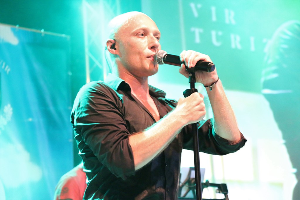 Prvi koncert popularnog slavonskog benda Vigor na otoku Viru