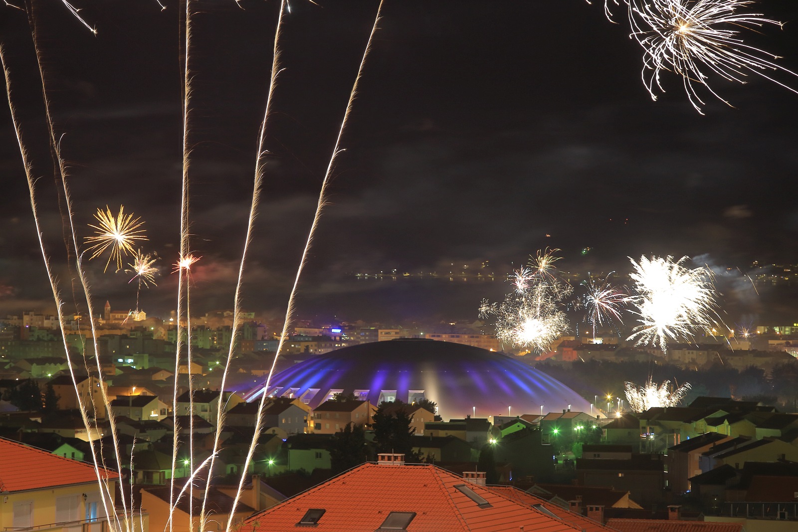 Zadarski doček Nove godine uz veliki vatromet Zadarski doček Nove godine uz veliki vatromet