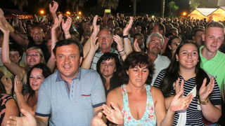 Virsko ljeto 2016: Tomislav Bralić i klapa Intrade oduševili 12 tisuća obožavatelja na virskoj rivi Virsko ljeto 2016: Tomislav Bralić i klapa Intrade oduševili 12 tisuća obožavatelja na virskoj rivi