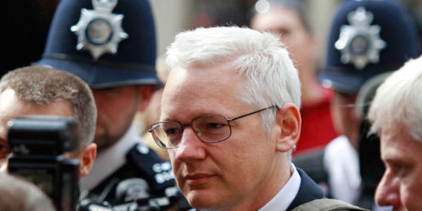 Julian Assange, foto-Lefteris Pitarakis/AP