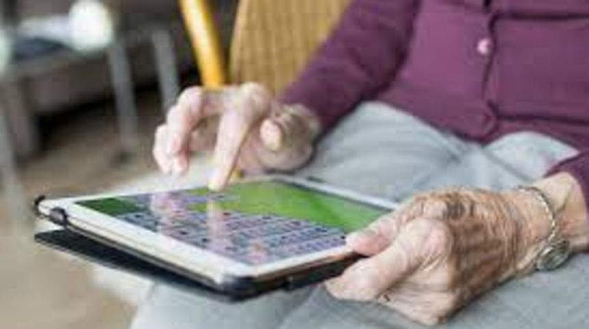 umirovljenici, tablet, tehnologija, gadget umirovljenici, tablet, tehnologija, gadget