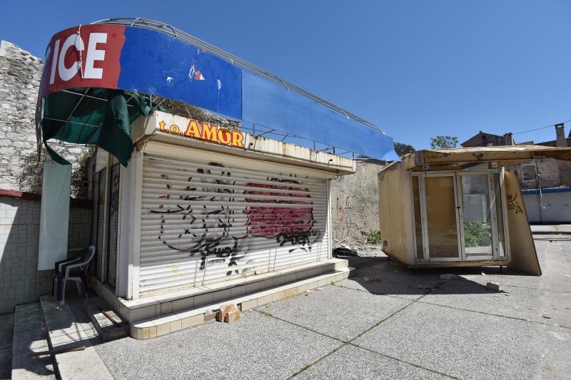 Zadar: Zbog početka radova na izgradnji TIC-a, zakupci javne površine sele na novu lokaciju, foto: Dino Stanin/PIXSELL Zadar: Zbog početka radova na izgradnji TIC-a, zakupci javne površine sele na novu lokaciju, foto: Dino Stanin/PIXSELL