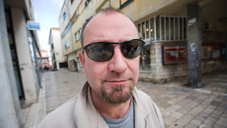 Đir po gradu (sa sunčanim naočalama) 7. studenog 2011, Foto: Saša Čuka