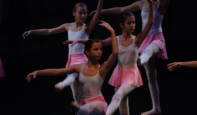 Plesna čestitka Zadarskog plesnog ansambla Plesna čestitka Zadarskog plesnog ansambla