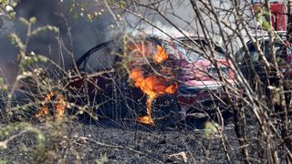 Veliki požar kod Smokovića zahvatio i parkirane automobile