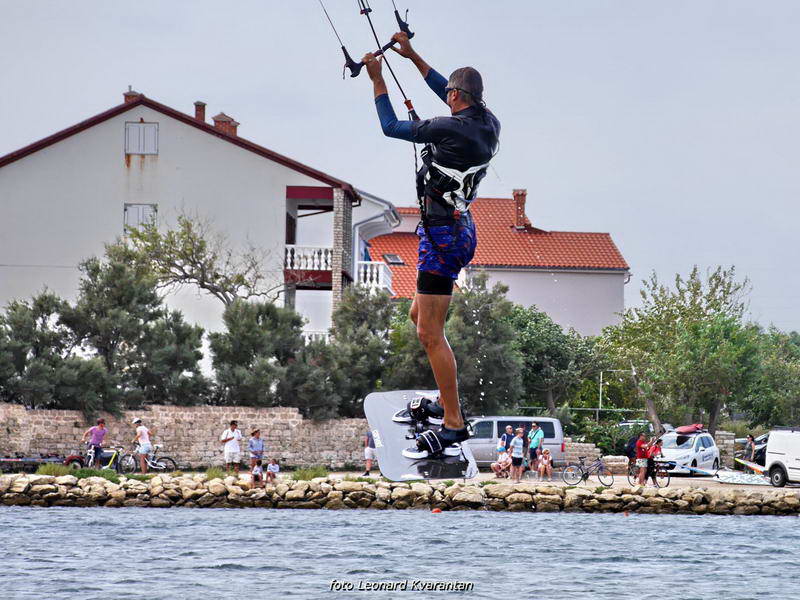 Kite surferi guštaju u Ninu