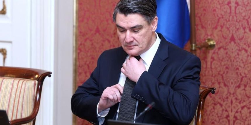 Vlada premijera Zorana Milanovica odrzala je danas svoju 272. posljednju sjednicu i usvojila izvjesce o radu u proteklom mandatu koje ima ukupno 2259 stranica. Zoran Milanovic. Photo: Patrik Macek/PIXSELL Vlada premijera Zorana Milanovica odrzala je danas svoju 272. posljednju sjednicu i usvojila izvjesce o radu u proteklom mandatu koje ima ukupno 2259 stranica. Zoran Milanovic. Photo: Patrik Macek/PIXSELL