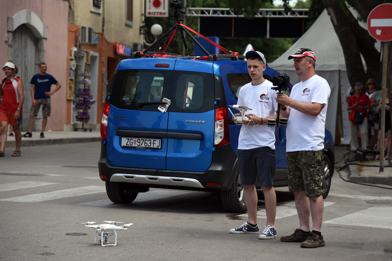 Spektakularni defile vespaša, foto: Vinko Pešić Spektakularni defile vespaša, foto: Vinko Pešić