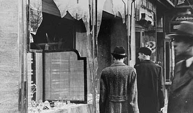 Kristalna noć (Foto:www.socialstudiesforkids.com)