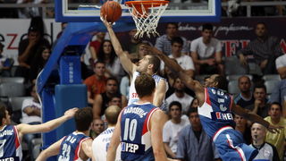 Zadar, 010610.
Dvorana Kresimir Cosic u Zadru. Druga finalna utakmica kosarkaskog prvenstva Hrvatske odigrana izmedju KK Zadar i KK Cibona.
Na slici: Igrac Zadra Vedran Morovic (bijeli).
Foto: Jure Miskovic / CROPIX Zadar, 010610.
Dvorana Kresimir Cosic u Zadru. Druga finalna utakmica kosarkaskog prvenstva Hrvatske odigrana izmedju KK Zadar i KK Cibona.
Na slici: Igrac Zadra Vedran Morovic (bijeli).
Foto: Jure Miskovic / CROPIX