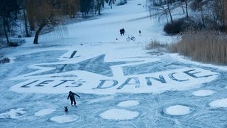 Berlin. Zaleđeno jezero posvetili preminuloj legendi Davidu Bowieu Berlin. Zaleđeno jezero posvetili preminuloj legendi Davidu Bowieu