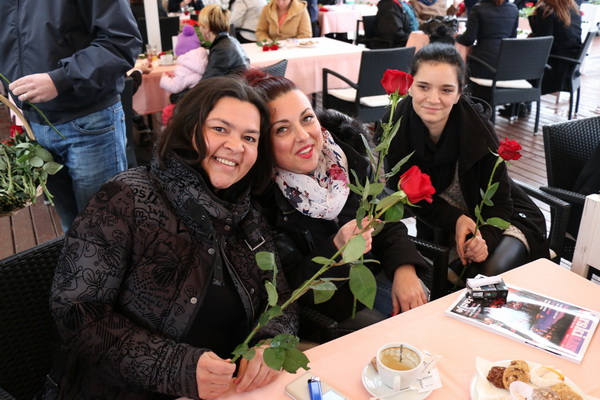 U organizaciji Općine Vir i Vir turizma virskim damama podijeljeno 400 ruža u povodu Dana žena